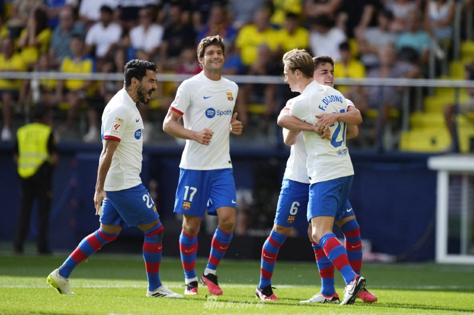 扬足球背后 扬足球背后